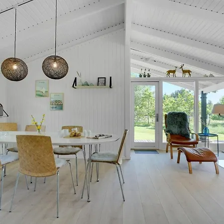 Lovely In With Kitchen בית נופש *